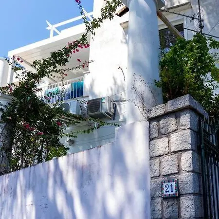 Apartment Blue Essence Capri