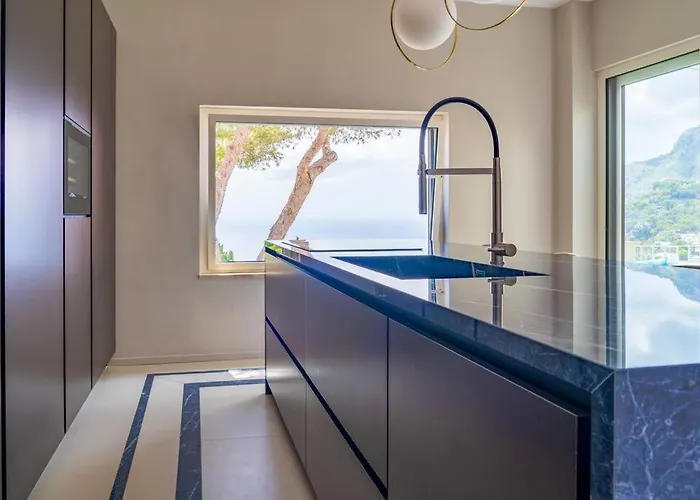 Blue Essence * Capri